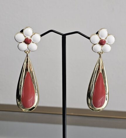 Daisy Delight Teardrop Earrings